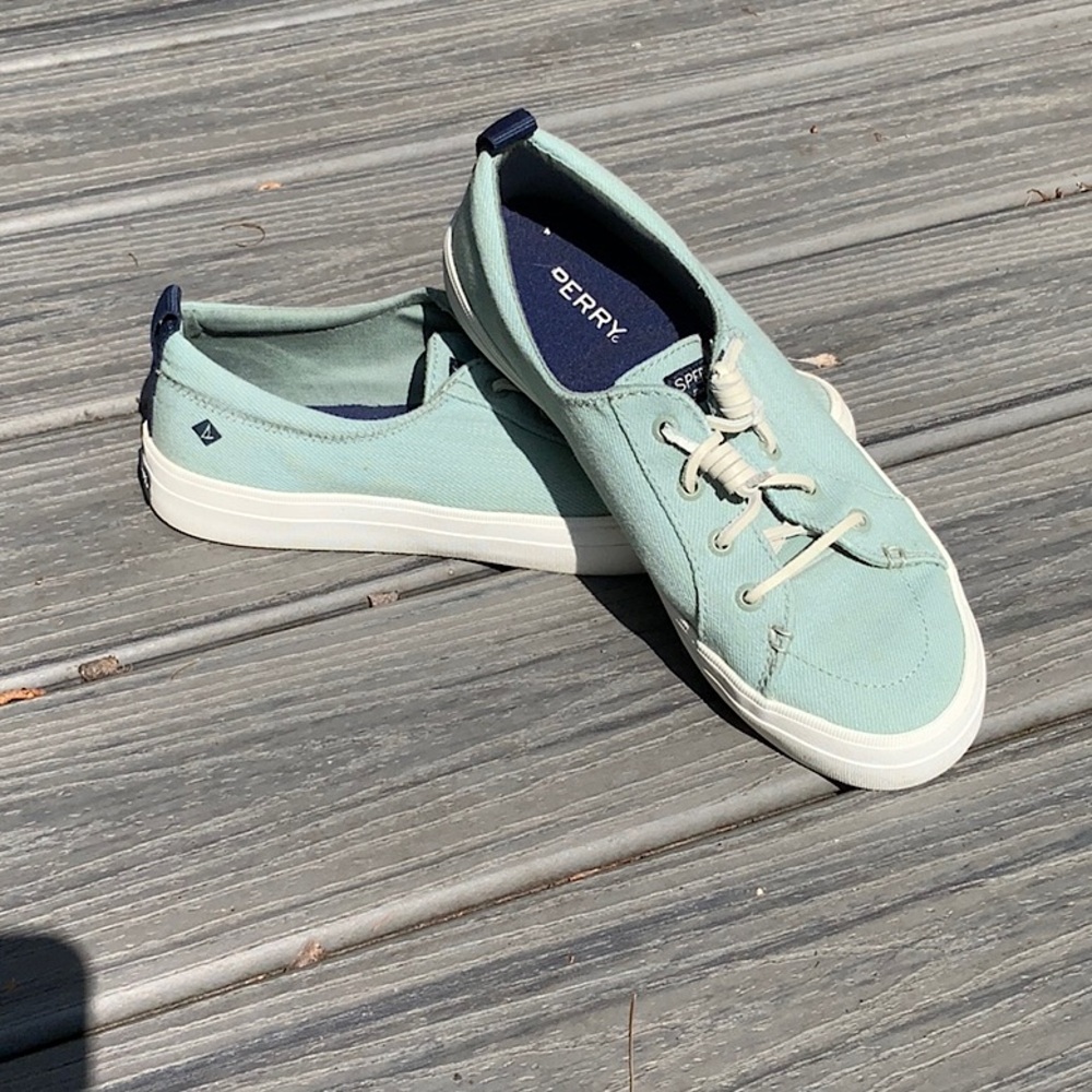 Women’s Sperry canvas sneakers 8.5 EUC. Barely worn.